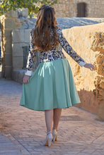Laden Sie das Bild in den Galerie-Viewer, Briona-Minty Rock