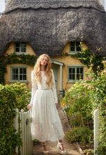 Laden Sie das Bild in den Galerie-Viewer, Age of Innocence Jacket