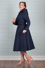 Laden Sie das Bild in den Galerie-Viewer, Laina-Lee Reversible water-repellent Coat