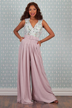 Laden Sie das Bild in den Galerie-Viewer, Corina-Rosite Miss Candyfloss signature sleeveless cotton-linen blend floral Jumpsuit