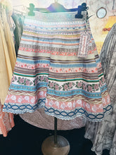 Laden Sie das Bild in den Galerie-Viewer, Classic Bänderrock berries & cream