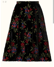 Laden Sie das Bild in den Galerie-Viewer, Rebel Rock velvet rose