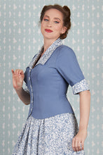Laden Sie das Bild in den Galerie-Viewer, Claudia-Sable 1940s-Inspired blazer-blouse