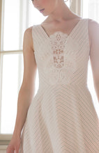 Laden Sie das Bild in den Galerie-Viewer, Beaumarchais Kleid