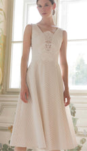 Laden Sie das Bild in den Galerie-Viewer, Beaumarchais Kleid