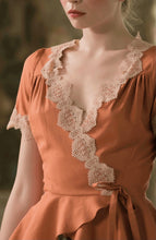 Laden Sie das Bild in den Galerie-Viewer, Boudoir Bluse