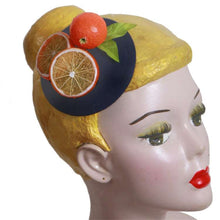 Laden Sie das Bild in den Galerie-Viewer, Orangen Hütchen blau