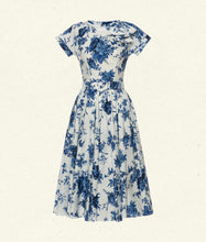 Laden Sie das Bild in den Galerie-Viewer, Emily Dress blue rose
