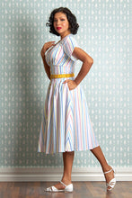 Laden Sie das Bild in den Galerie-Viewer, Estee Spring Striped Dress
