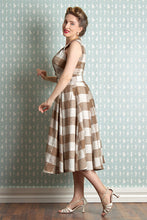 Laden Sie das Bild in den Galerie-Viewer, Marcella Sadie Checkered Dress
