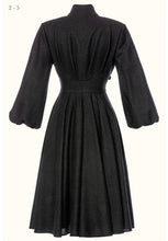 Laden Sie das Bild in den Galerie-Viewer, Rendezvous Mantel black
