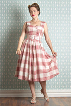 Laden Sie das Bild in den Galerie-Viewer, Rebecca Pia Checked Linen Dress
