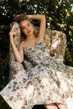 Laden Sie das Bild in den Galerie-Viewer, Avalon Dress floral jacquard
