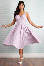 Laden Sie das Bild in den Galerie-Viewer, Esther-Violette Elegant Silkmix Dress

