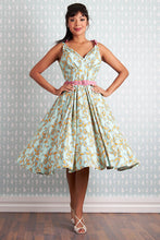 Laden Sie das Bild in den Galerie-Viewer, Piria-Minty-Pia Summer Dress
