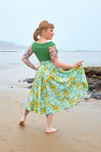 Laden Sie das Bild in den Galerie-Viewer, Renita-Naia Floral Swing Skirt
