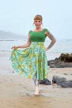 Laden Sie das Bild in den Galerie-Viewer, Renita-Naia Floral Swing Skirt
