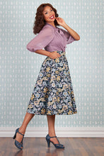 Laden Sie das Bild in den Galerie-Viewer, Vania-Lee Skirt with a 1940s Art Deco waistband in a floral print design
