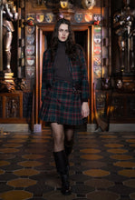 Laden Sie das Bild in den Galerie-Viewer, Kilted &amp; Thrilled Rock clan vibes
