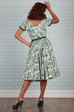 Laden Sie das Bild in den Galerie-Viewer, Kalei-Gia Elegant Summer Swing Dress
