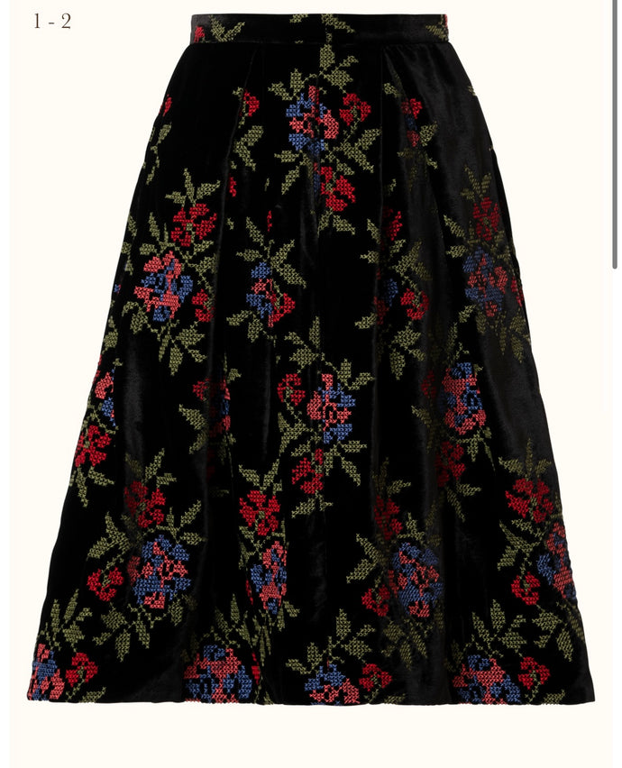 Rebel Rock velvet rose