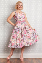 Laden Sie das Bild in den Galerie-Viewer, Kaitlin Taffy Swing Dress in rose - Limited edition
