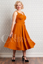 Laden Sie das Bild in den Galerie-Viewer, Kesha Rust Dress
