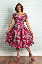 Laden Sie das Bild in den Galerie-Viewer, Felicienne Ruby Floral Day Dress
