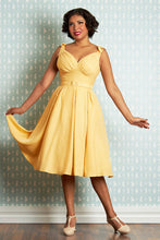 Laden Sie das Bild in den Galerie-Viewer, Chaya-Sun Flirty Summer Dress
