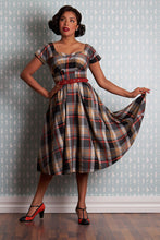 Laden Sie das Bild in den Galerie-Viewer, Phoebe-Amber Tartan Swing Dress
