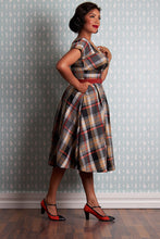 Laden Sie das Bild in den Galerie-Viewer, Phoebe-Amber Tartan Swing Dress
