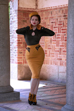 Laden Sie das Bild in den Galerie-Viewer, Thalia-Sun Figure hugging wiggle Skirt
