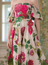 Laden Sie das Bild in den Galerie-Viewer, Gloriette Kleid dahlia
