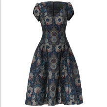 Laden Sie das Bild in den Galerie-Viewer, Wintergarden Dress brocade royal
